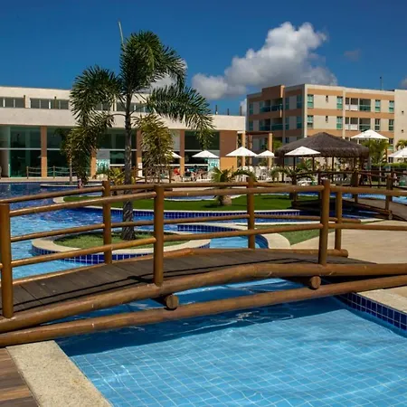 Flat Terreo Muro Alto Condomínio Clube com Sala Reversível para segundo quarto-2